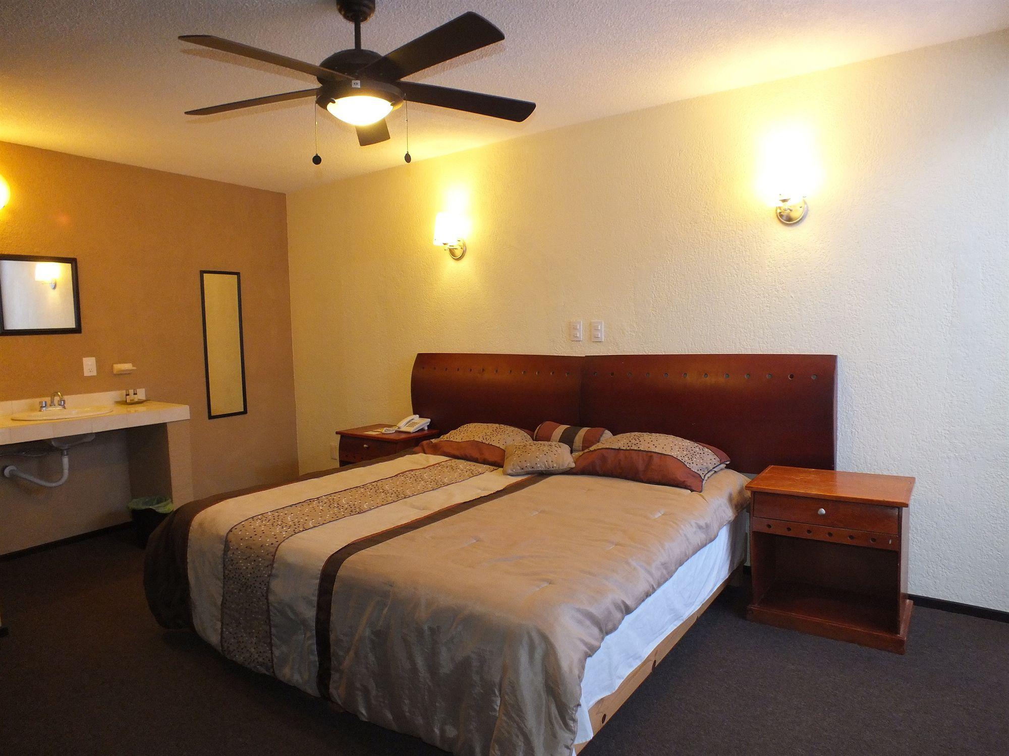 Hotel Rincon Real Suites Дуранго Экстерьер фото